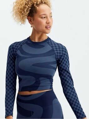 Fabletics Navy Patterned Long-Sleeve Seamless Crop Top